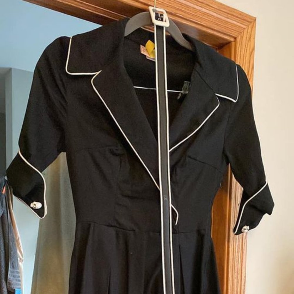 *UNICORN* Deadly Dames Haunted Housewife